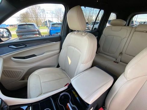 Used 2023 Jeep Grand Cherokee Limited w/ Luxury Tech Group II AWD/4WD image 11