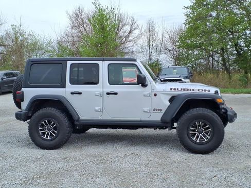Used 2024 Jeep Wrangler Unlimited Rubicon w/ XTREMEE 35" Tire Package AWD/4WD image 4