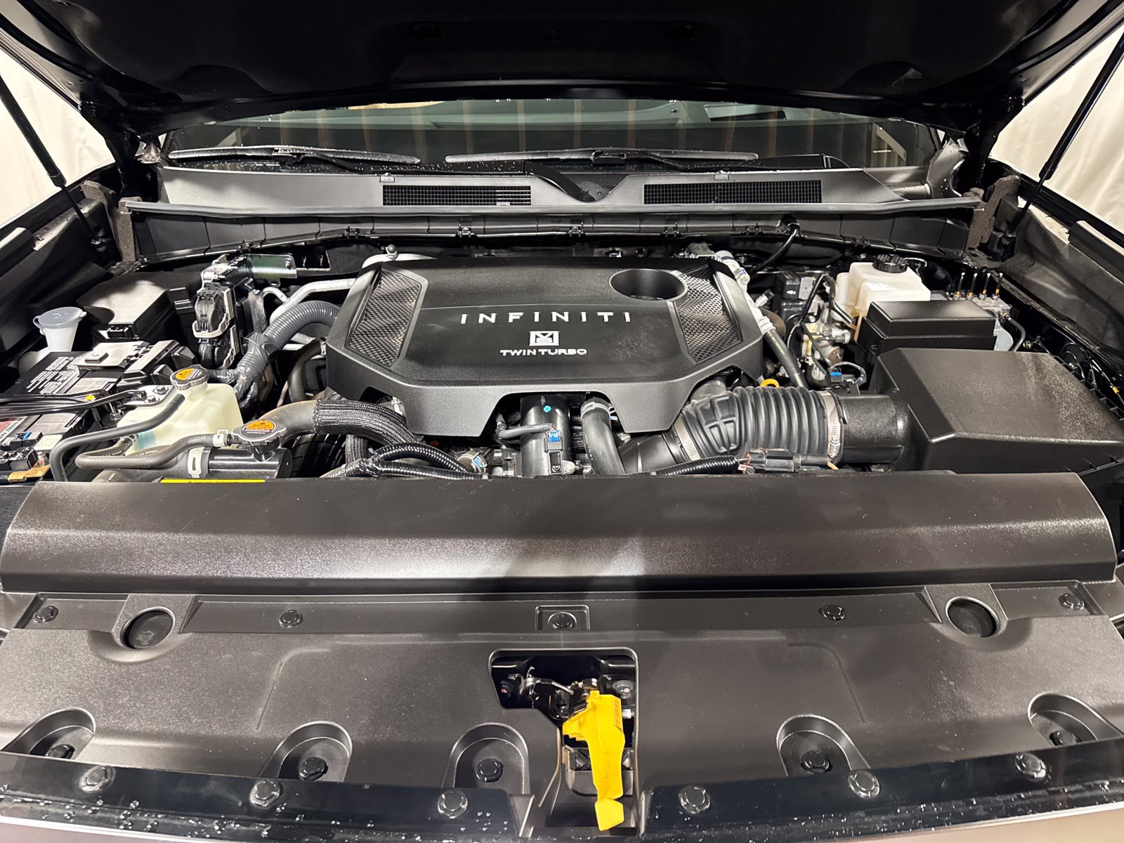 Certified 2025 INFINITI QX80 Luxe AWD/4WD image 32