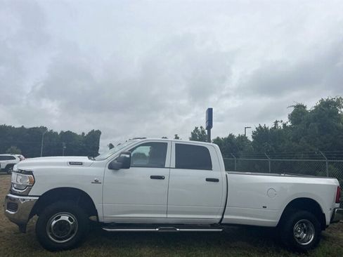 Used 2023 RAM 3500 Tradesman w/ Chrome Appearance Group AWD/4WD image 9
