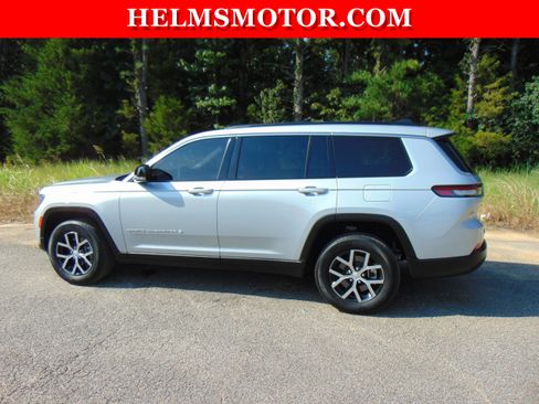 Certified 2024 Jeep Grand Cherokee L Limited RWD image 3