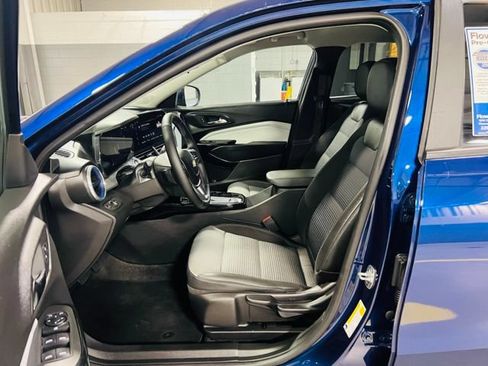 Used 2024 Chevrolet Trax LT w/ Driver Confidence Package FWD image 21