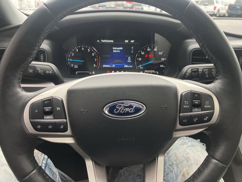 Used 2022 Ford Explorer XLT w/ Equipment Group 202A image 24