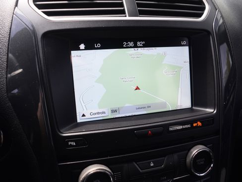 Used 2018 Ford Explorer XLT w/ Equipment Group 202A image 9