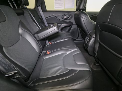 Used 2020 Jeep Cherokee Limited image 23