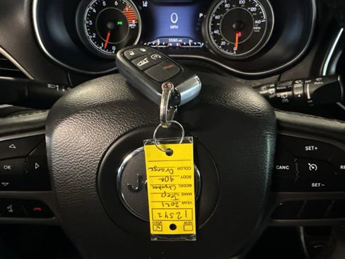 Used 2021 Jeep Cherokee Latitude Lux w/ Comfort/Convenience Group image 20