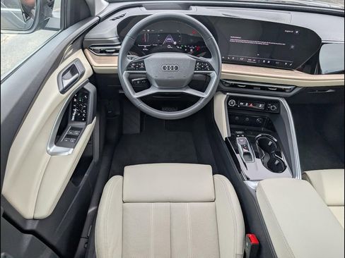 Used 2025 Audi Q5 Premium Plus w/ Premium Plus AWD/4WD image 9
