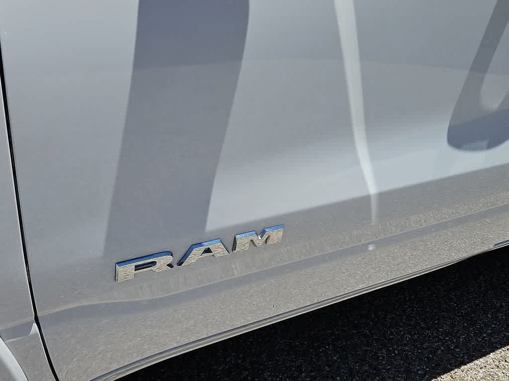 Used 2025 RAM 1500 Laramie AWD/4WD image 11