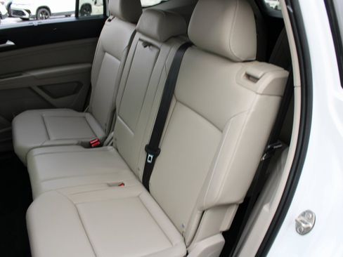 Certified 2021 Volkswagen Atlas SE image 24