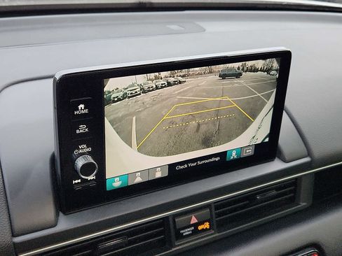 Used 2023 Honda Pilot Touring image 16