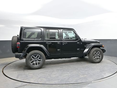 Used 2025 Jeep Wrangler Unlimited Sahara AWD/4WD image 10