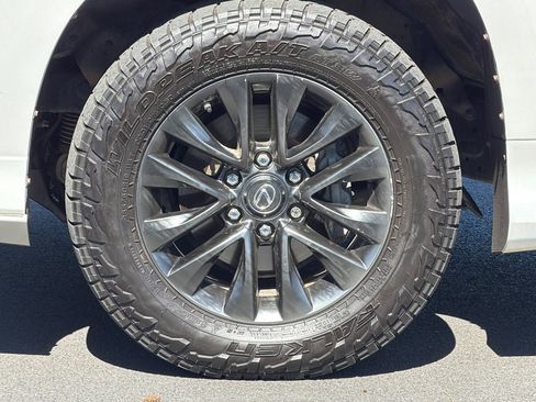 Used 2019 Lexus GX 460 Luxury AWD/4WD image 36