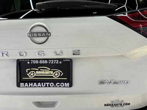 Used 2023 Nissan Rogue SV image 9