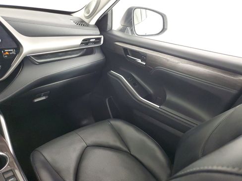 Used 2023 Toyota Highlander Limited FWD image 49