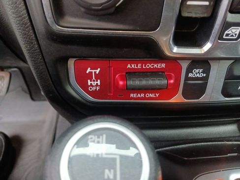 Used 2021 Jeep Gladiator Mojave w/ Cold Weather Group image 25