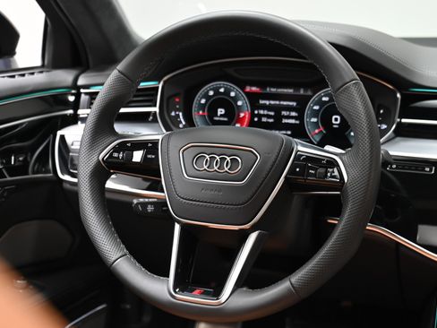 Used 2022 Audi S8 image 9