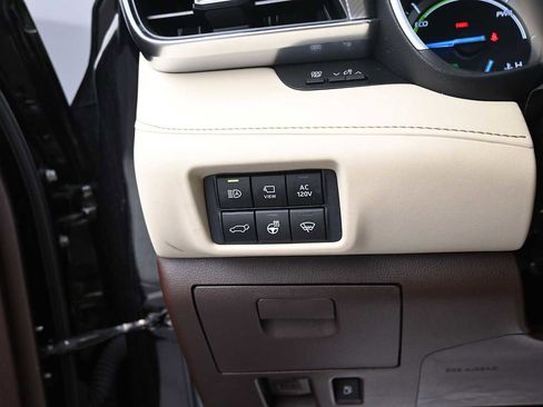Used 2021 Toyota Highlander Platinum AWD/4WD image 10