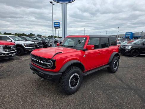 Used 2023 Ford Bronco Outer Banks w/ Sasquatch Package AWD/4WD image 3