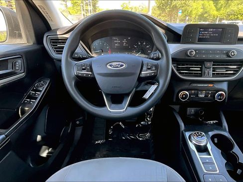 Used 2021 Ford Escape S image 5