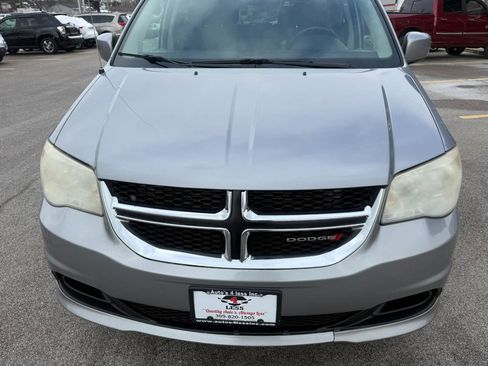 Used 2013 Dodge Grand Caravan SXT w/ Rear Park Assist Pkg image 4