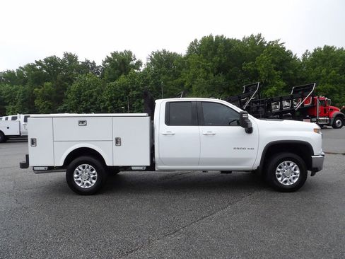Used 2022 Chevrolet Silverado 2500 LT w/ Convenience Package AWD/4WD image 9