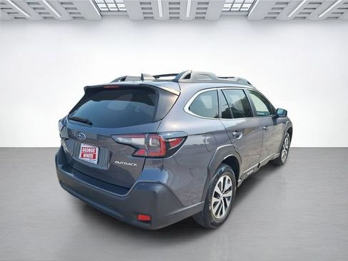 Used 2023 Subaru Outback Premium AWD/4WD image 4