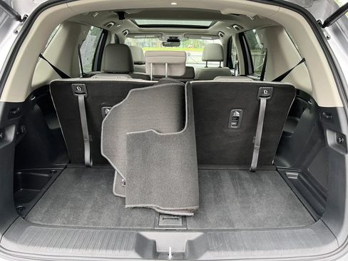 Used 2025 Honda Pilot Touring image 11
