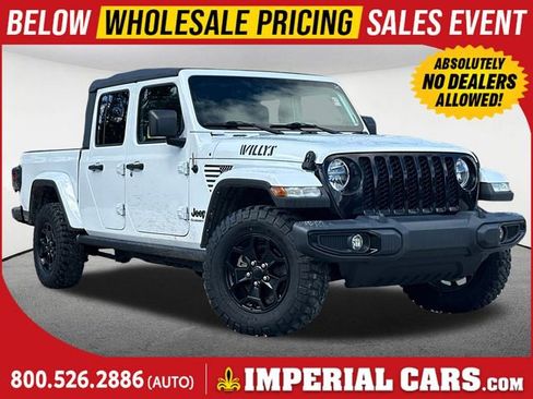 Used 2021 Jeep Gladiator Willys AWD/4WD image 1