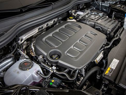 New 2026 Volkswagen Tiguan SE R-Line FWD image 10