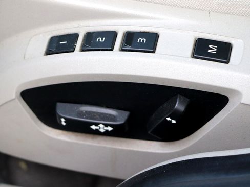 Used 2011 Volvo V50 T5 image 11