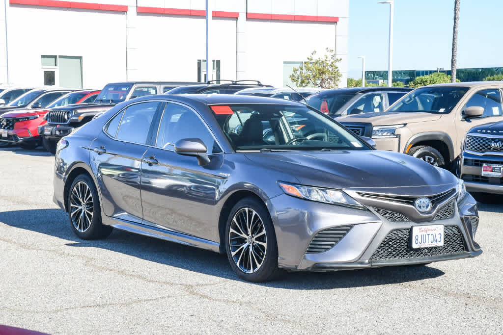 Used 2019 Toyota Camry SE w/ Protection Package (Q2) FWD image 3