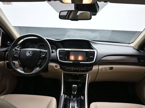 Used 2017 Honda Accord Touring image 40