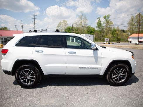Used 2017 Jeep Grand Cherokee Limited AWD/4WD image 4