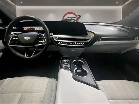 Used 2024 Cadillac Lyriq Luxury RWD image 9