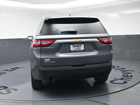 Used 2021 Chevrolet Traverse LS image 8