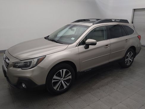 Used 2019 Subaru Outback 3.6R Limited AWD/4WD image 2