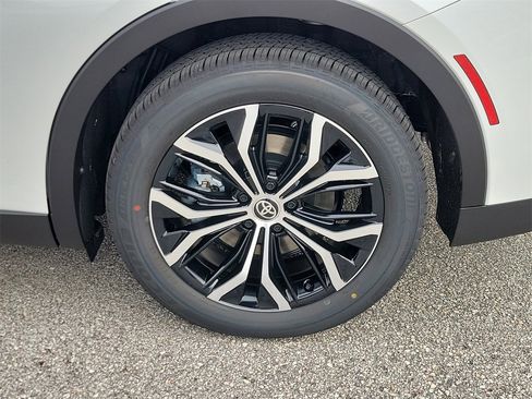 Used 2026 Toyota Crown XLE image 5