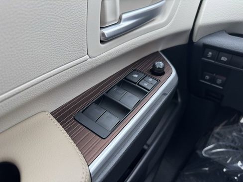 Certified 2023 Toyota Sienna XLE image 37