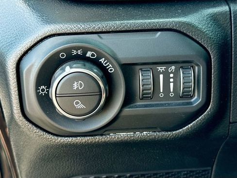 Used 2022 Jeep Gladiator Sport AWD/4WD image 13