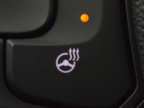 Used 2022 Buick Envision Avenir w/ Technology Package II image 16