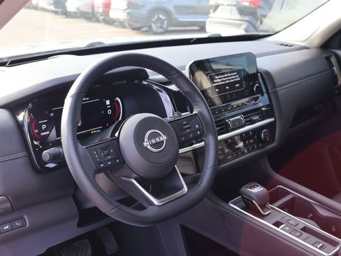 Used 2025 Nissan Pathfinder Platinum w/ Cargo Package FWD image 24