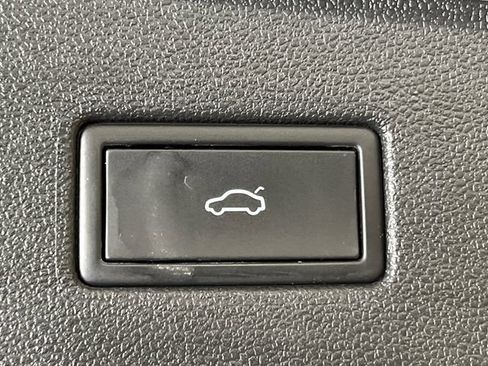 Used 2022 Volkswagen Tiguan SEL R-Line AWD/4WD image 6
