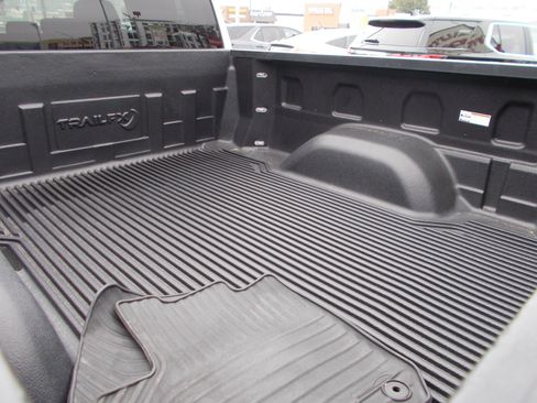 Used 2020 Chevrolet Silverado 1500 Custom w/ Custom Value Package AWD/4WD image 9