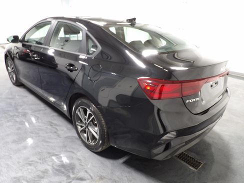 Used 2024 Kia Forte LXS w/ LXS Technology Package FWD image 5