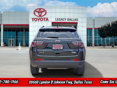 Used 2025 Jeep Compass Latitude AWD/4WD image 8