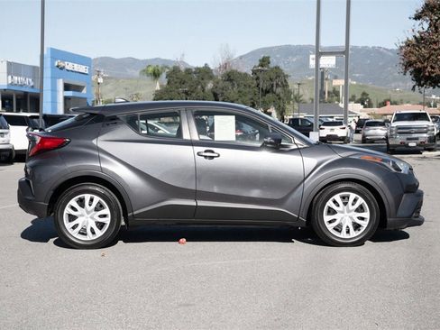 Used 2019 Toyota C-HR LE image 3