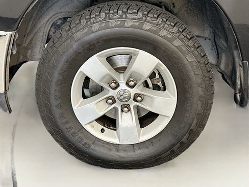 Used 2017 RAM 1500 Classic SLT AWD/4WD image 34