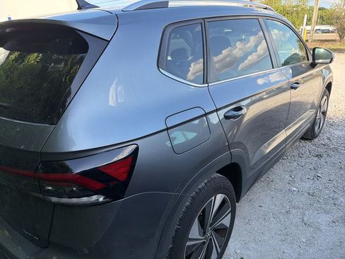 Used 2025 Volkswagen Taos SE AWD/4WD image 8