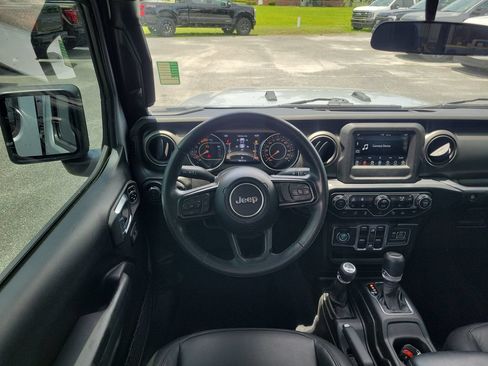 Used 2023 Jeep Gladiator Sport AWD/4WD image 12