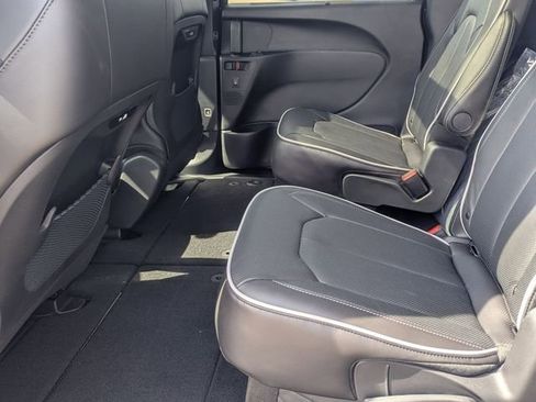 New 2026 Chrysler Pacifica Limited image 19